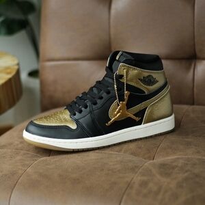 NWT NIKE Air Jordan Retro 1 High OG Black Metallic Gold Sail US 11.5 Men w/ Box